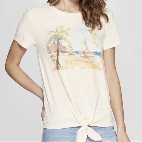 Zoe + Liv Tops - Zoe + Liv Off White T-shirt. Front tie.